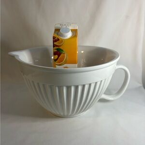 Large porcelain BergHoff mixing bowl with handle